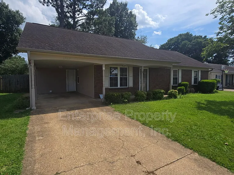 6967 Dawnhill Rd — Photo 2
