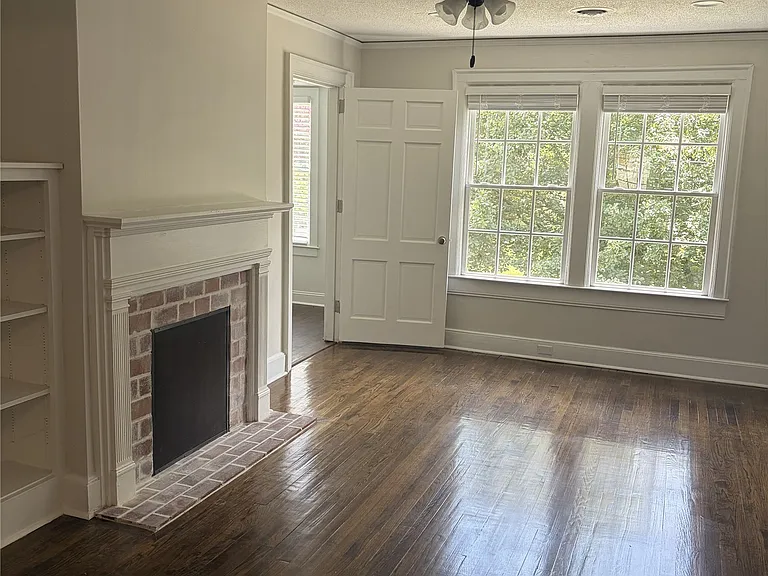 1103 Magnolia Curv #D — Photo 2