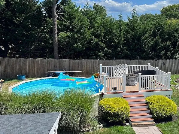 96 Roslyn Dr, Tinton Falls, NJ 07753