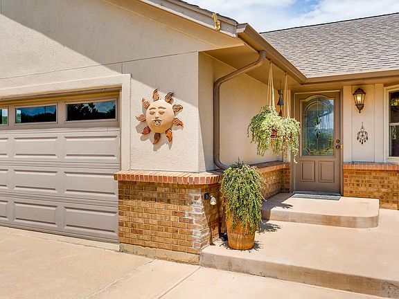 3rd image of 893 Coronado Dr