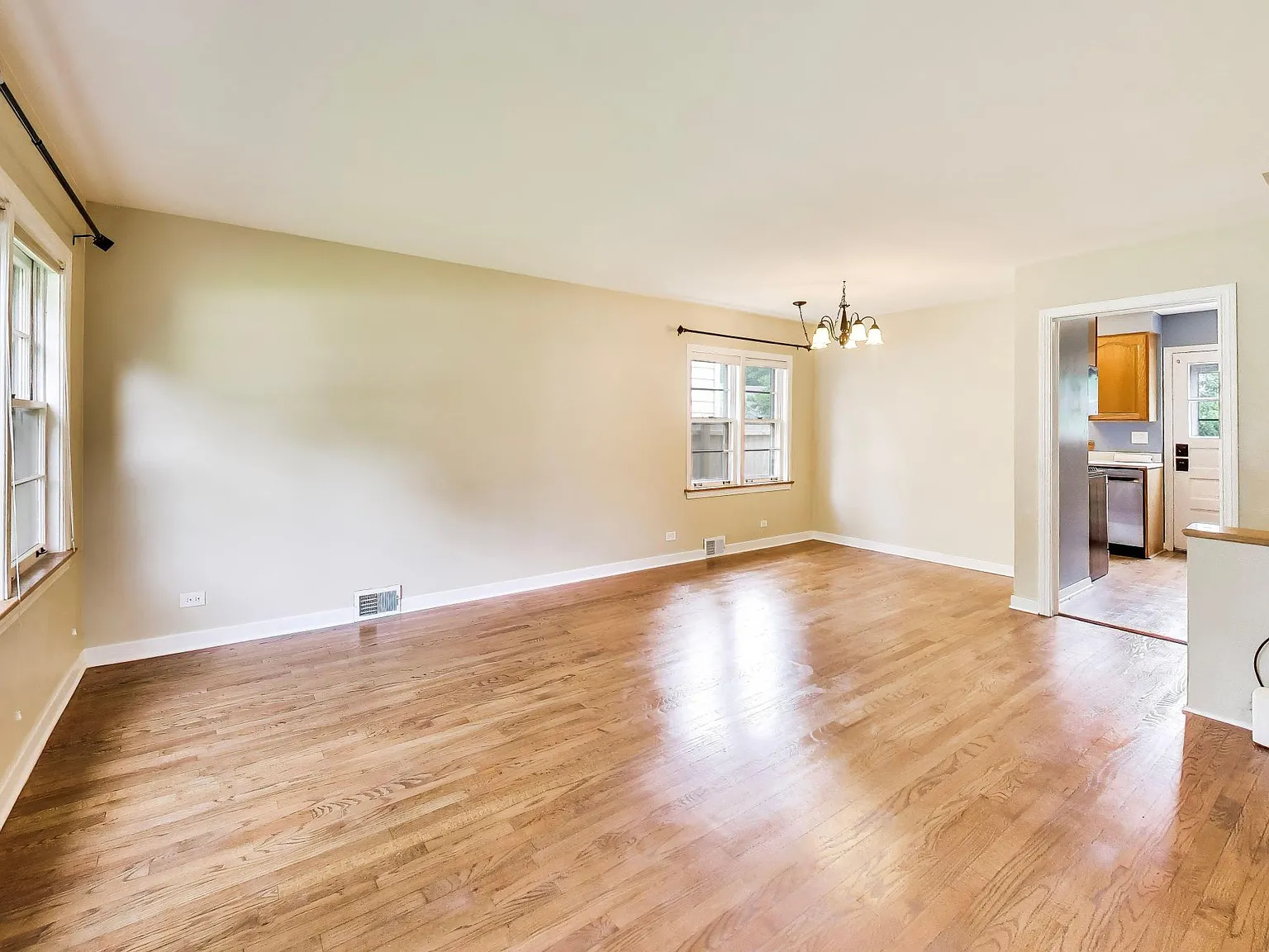 3 bed, 1493 sqft, $3,250 — Photo 2