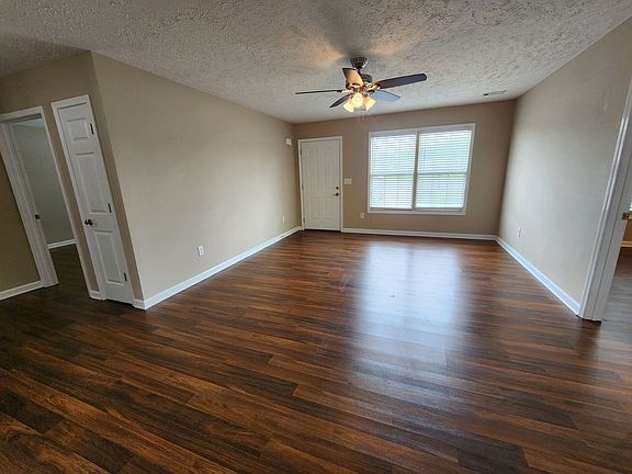 3rd image of 395 Hendrixson Dr