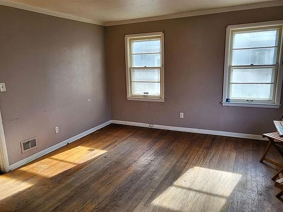 3rd image of 923 Roncevalles Ave