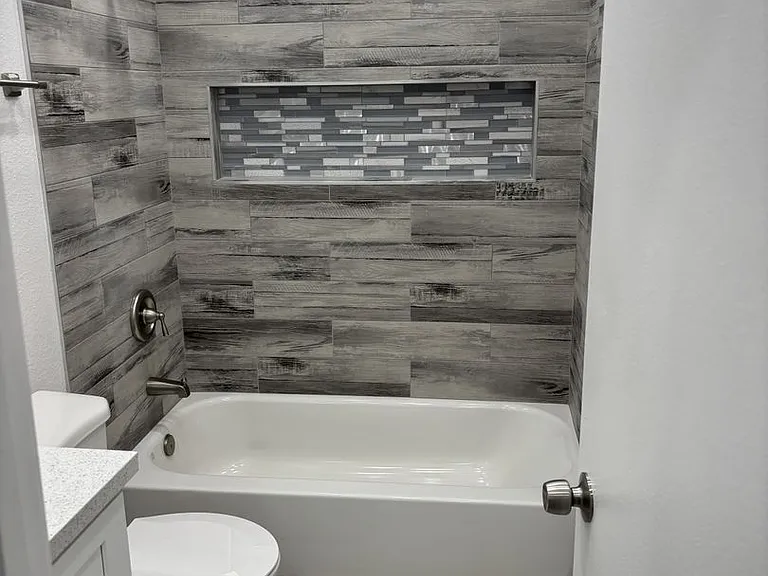1015 Bennington St — Photo 10