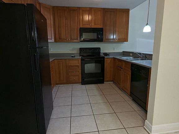 3rd image of 3218 Sawtooth Dr