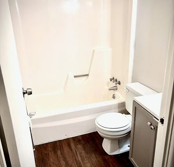 2324 Iroll Ave #4 — Photo 2