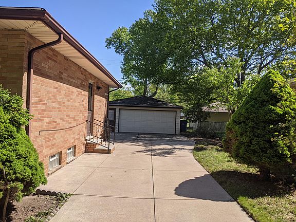 4th image of 24237 Vincent Dr