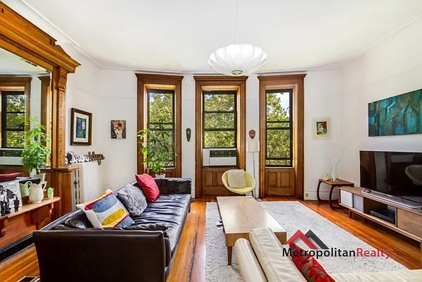 Rented by Metropolitan Realty | media 5