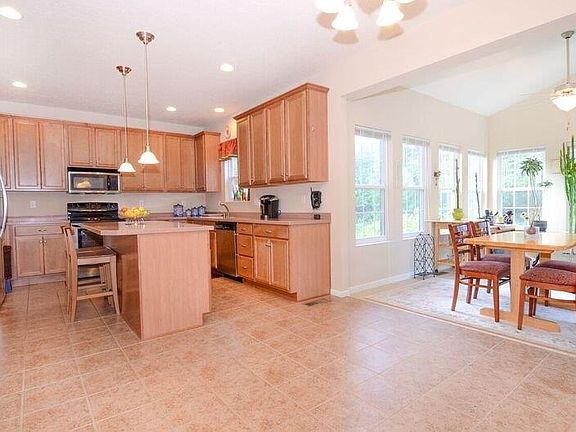 5th image of 65 Hunter Woods Dr