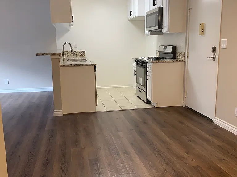 NoHo Village Apartments — Photo 9