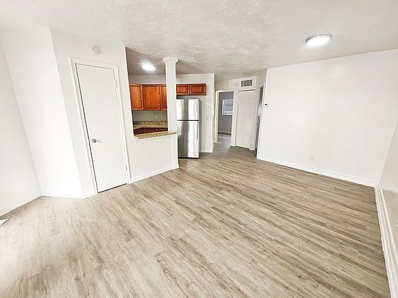 4th image of 519 W Kalmia Dr #11155266