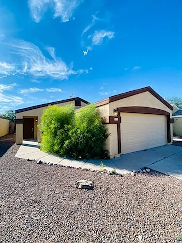 3 bed, 2.0 bath, 1344 sqft, $1,700 — Photo 1