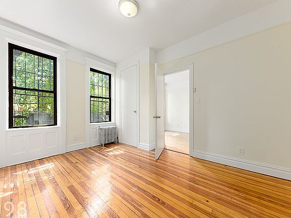 4th image of 300 12th St APT 9