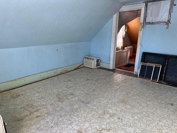 3rd image of 609 Niles St