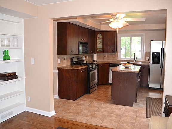 4th image of 17 E Park Rd