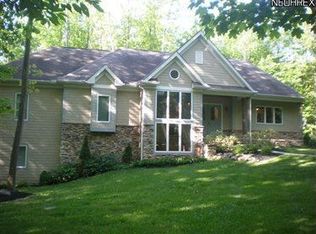 11465 Champlain Trl, Chagrin Falls, OH 44023