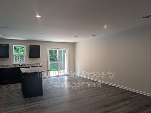 4th image of 2019 Stephens Farm Dr