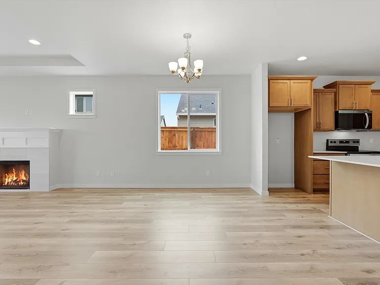 630 E 4th St — Photo 5