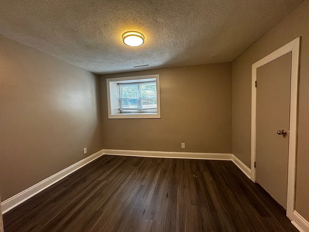 1 bed, 1.0 bath, 650 sqft, $2,400 — Photo 4