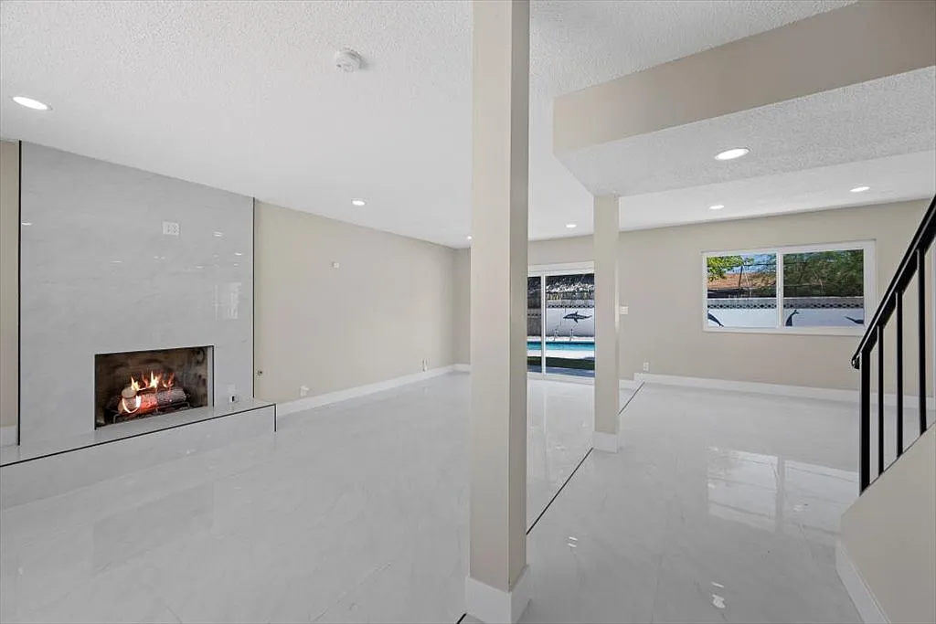5 bed, 2426 sqft, $3,200 — Photo 4