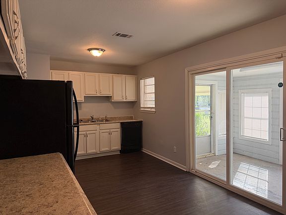 3rd image of 9478 Woodcrest Dr