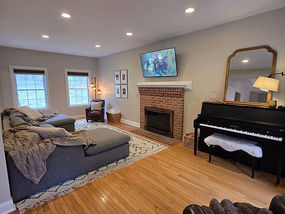 4th image of 120 Woodbine Road