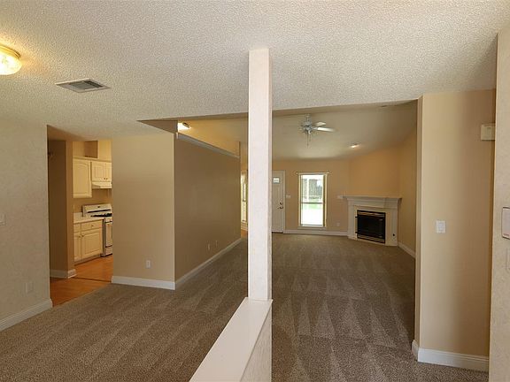 2nd image of 723 Meadowview Ln