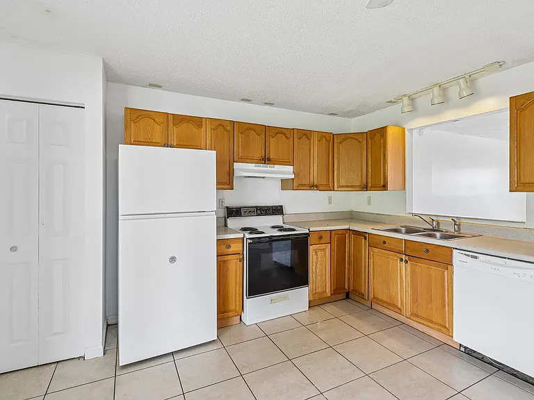 384 Cocoa Ct — Photo 14