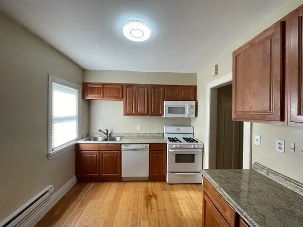 2346 S Overlook Rd, Cleveland Heights, OH 44106