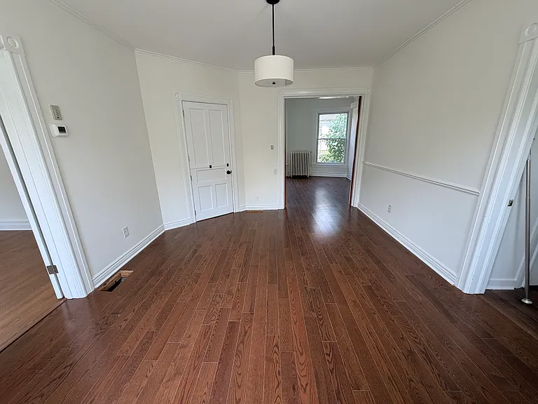 447 Glen St #1 — Photo 9