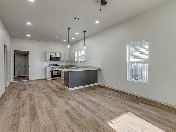 2nd image of 406 S Market Ave
