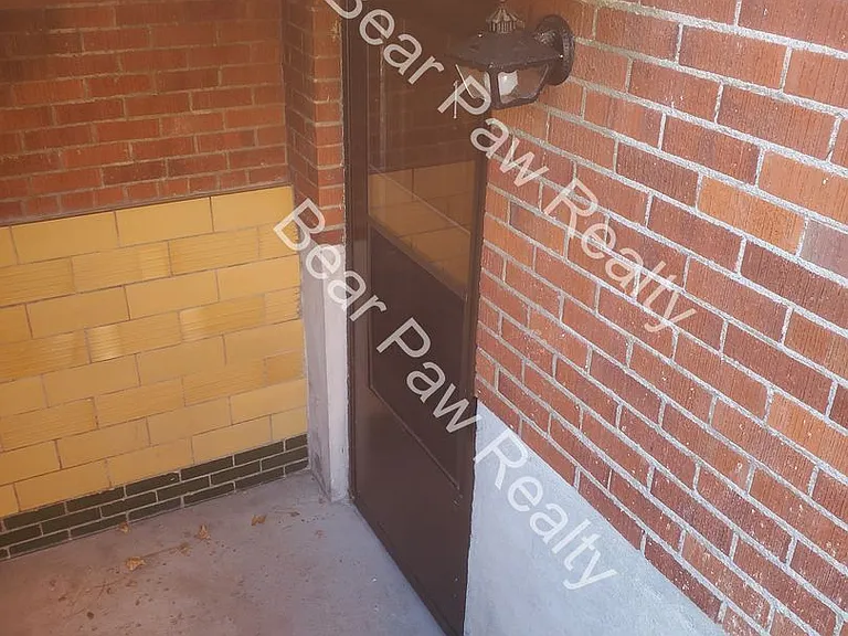 708 W 1st Ave — Photo 10