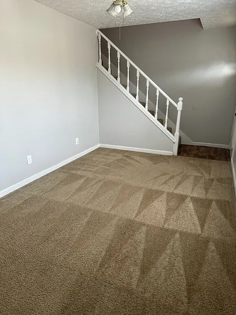 Sleepy Hollow Townhomes — Photo 4