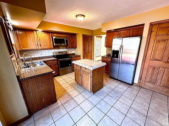 5th image of 50832 Coventry Ct
