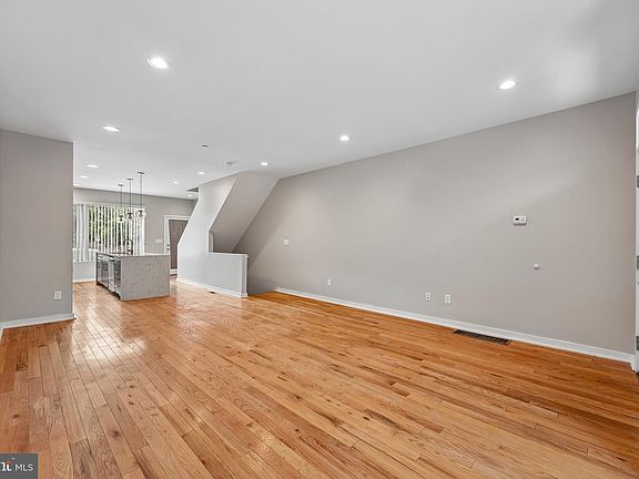3rd image of 717 Fairmount Ave