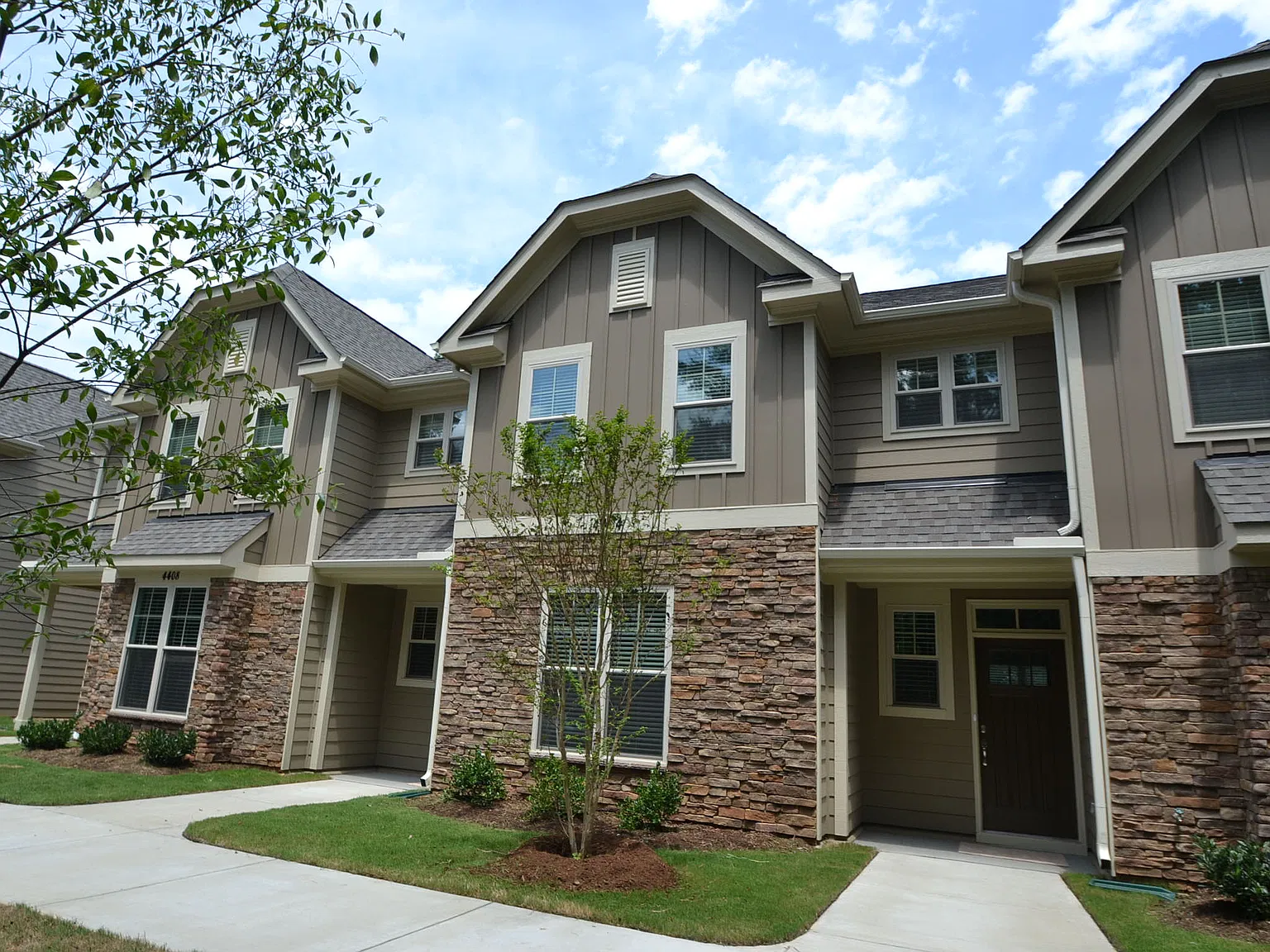 Luxury Raleigh Townhome Available Immediately — Photo 1