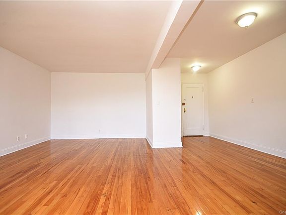 3rd image of 40 Fleetwood Ave APT 6E