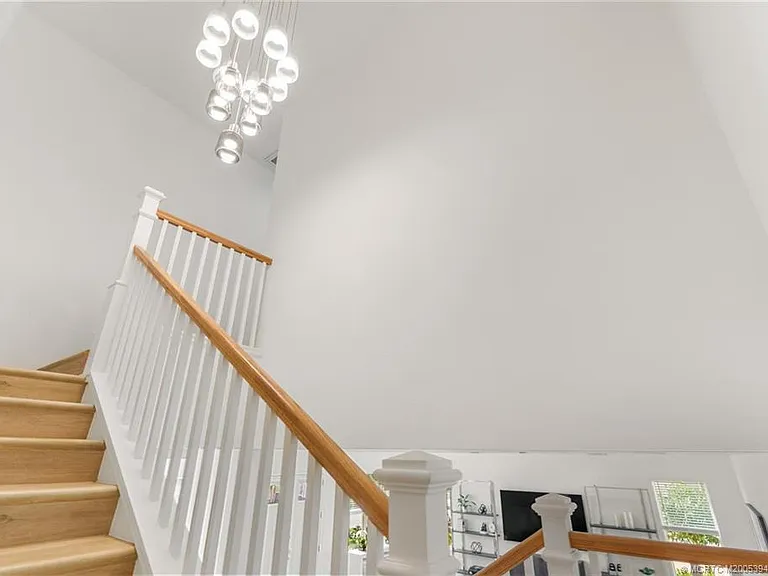 55 SE Seminole St #1-A — Photo 32