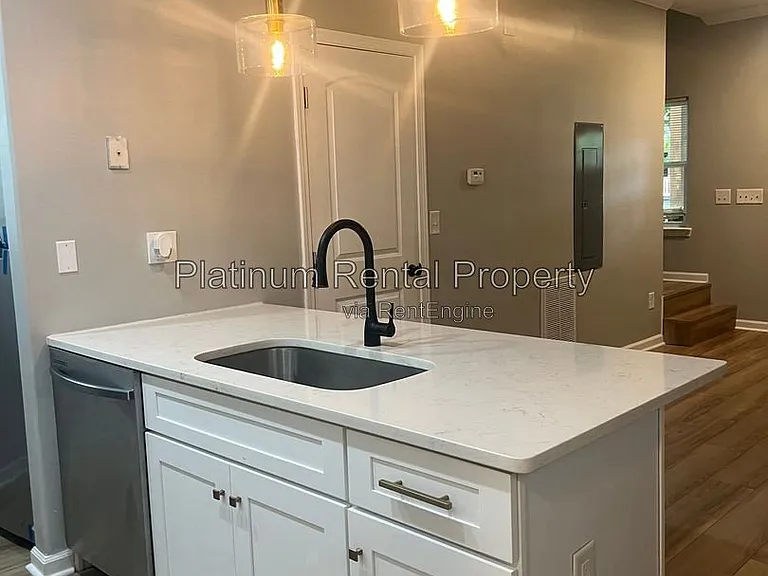 223 Fletcher St SW — Photo 4