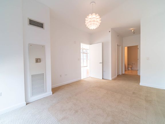 5th image of 1901 S Calumet Ave Unit 601