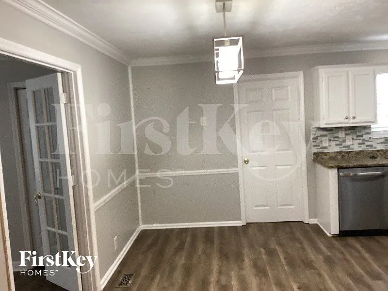 3 bed, 2.5 bath, 2210 sqft, $2,410 — Photo 4
