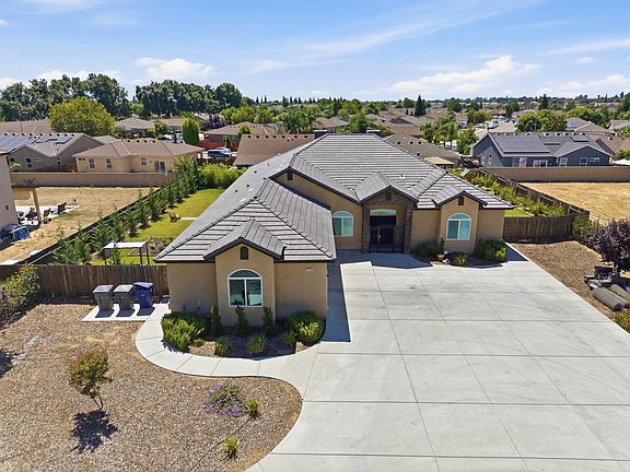 4th image of 2308 S Minnewawa Avenue