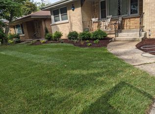 937 Robinhood Ln, La Grange Park, IL 60526