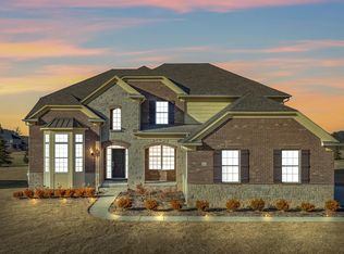 101 Oakland Crest Dr, Rochester, MI 48306