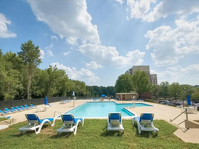 pool open Memorial Day to Labor Day