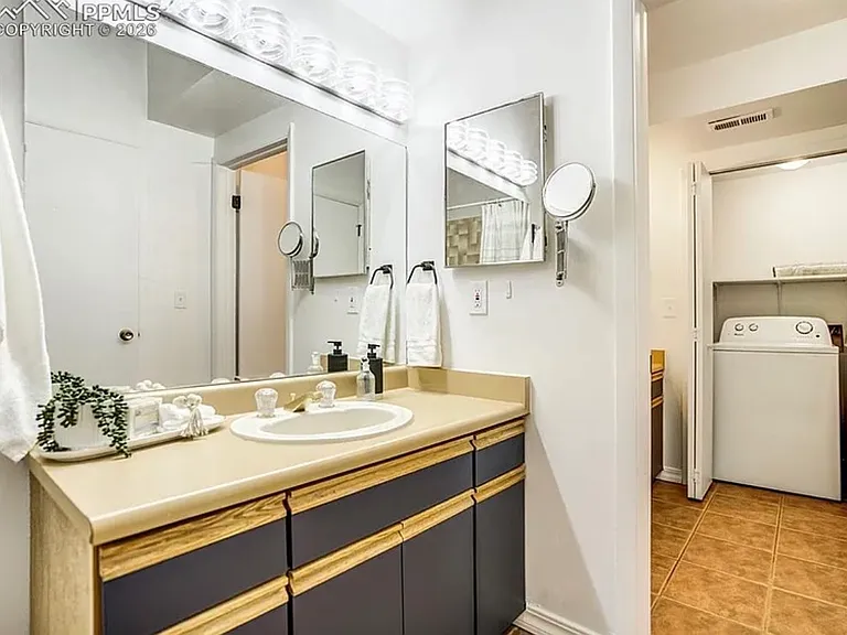 518 Observatory Dr — Photo 19