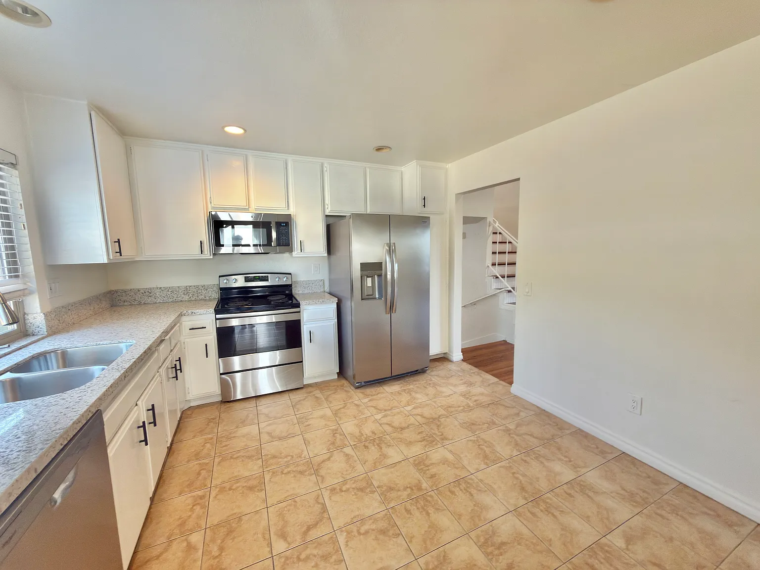 4 bed, 2.5 bath, 2200 sqft, $4,750 — Photo 4