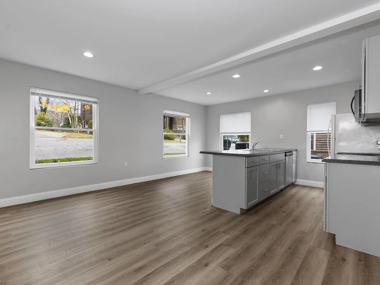 2 bed, 880 sqft, $1,650 — Photo 3