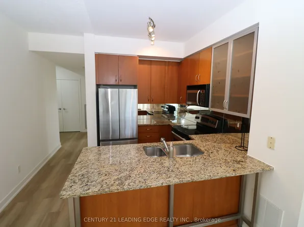 438 King St W #1404, Toronto, ON M5V 3T9