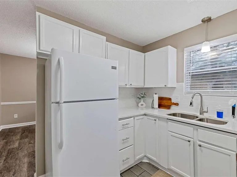 122 Bentley Pkwy — Photo 9